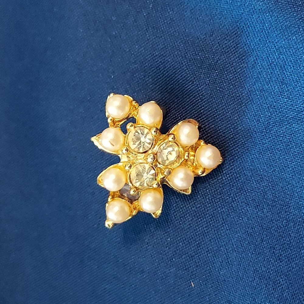 💖  Vintage Dainty Pearl Pin